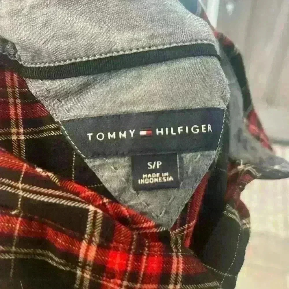Women’s size small Tommy Hilfiger quarter button down plaid shirt